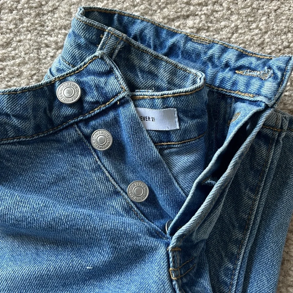 F21 Boyfriend Jeans - Picture 3 of 3